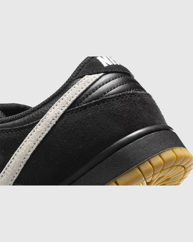 Nike SB Dunk Low - Black / White