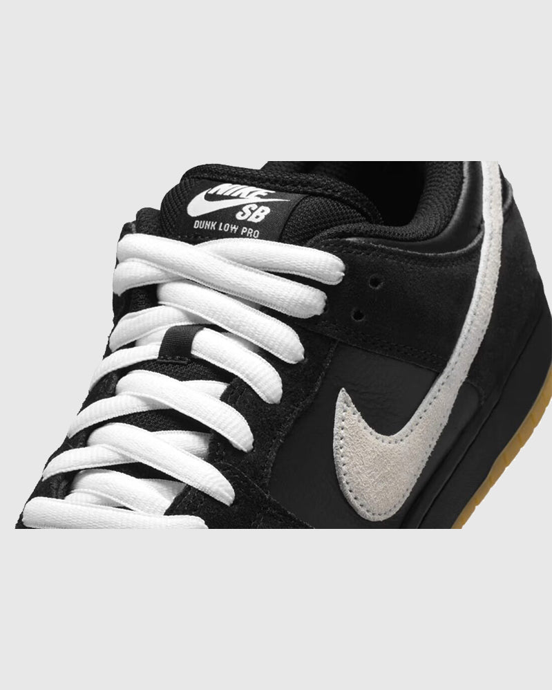 Nike SB Dunk Low - Black / White