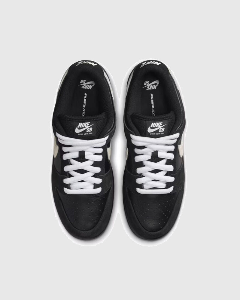 Nike SB Dunk Low - Black / White