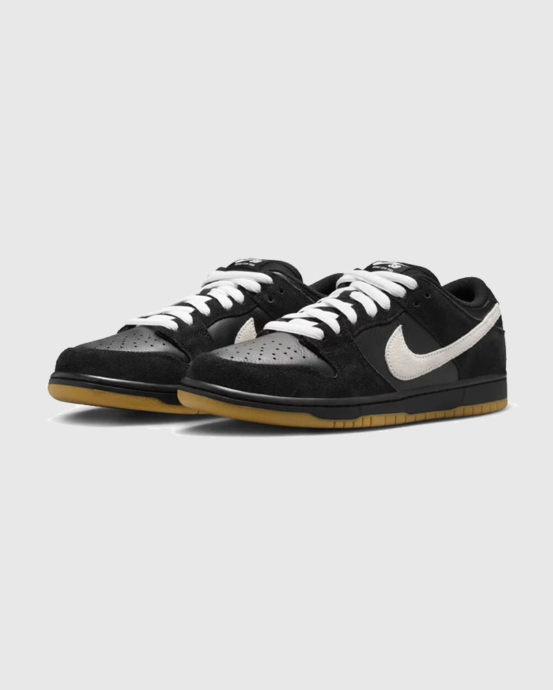 Nike SB Dunk Low - Black / White