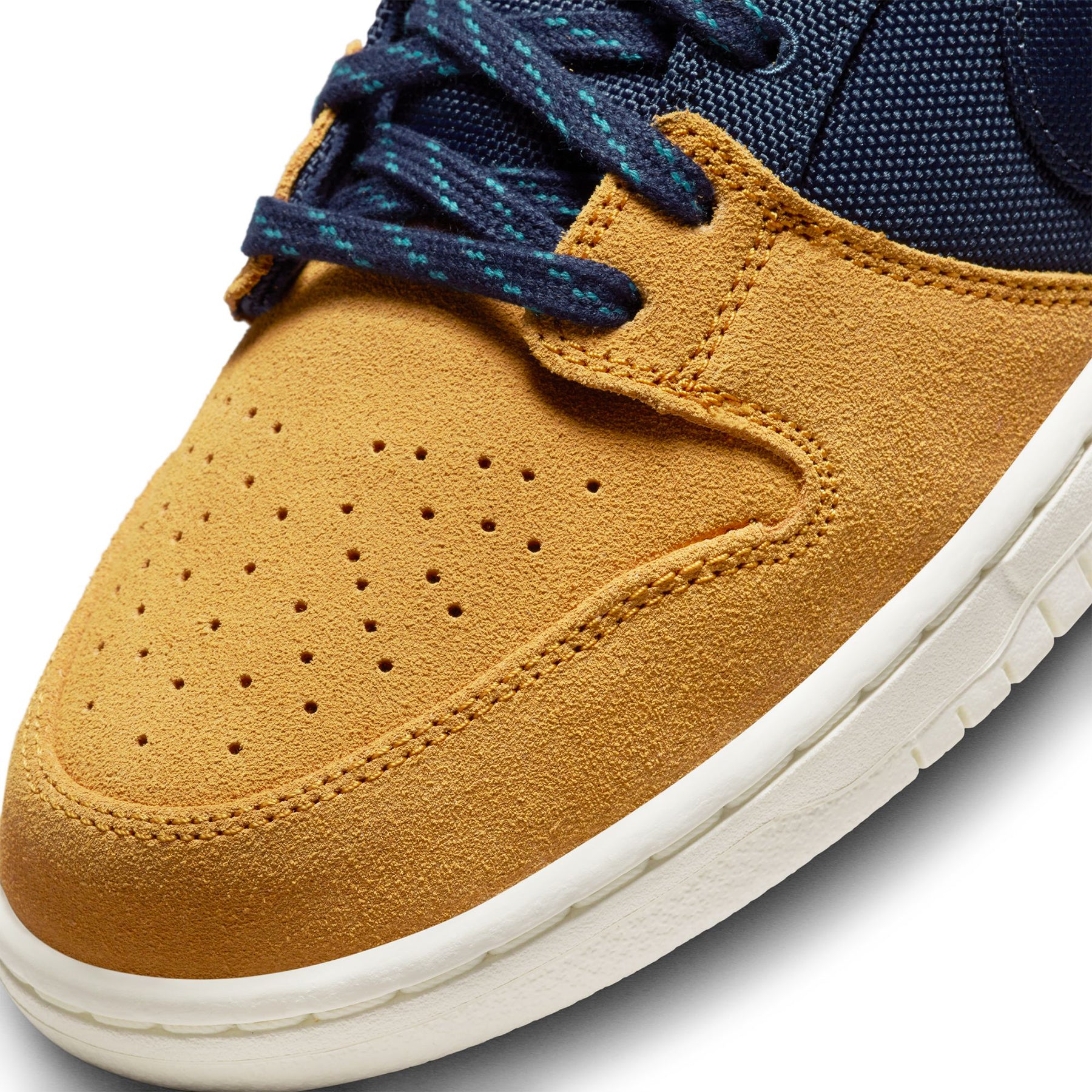 Nike SB - Dunk Low PRM - Midnight Navy / Desert Ochre