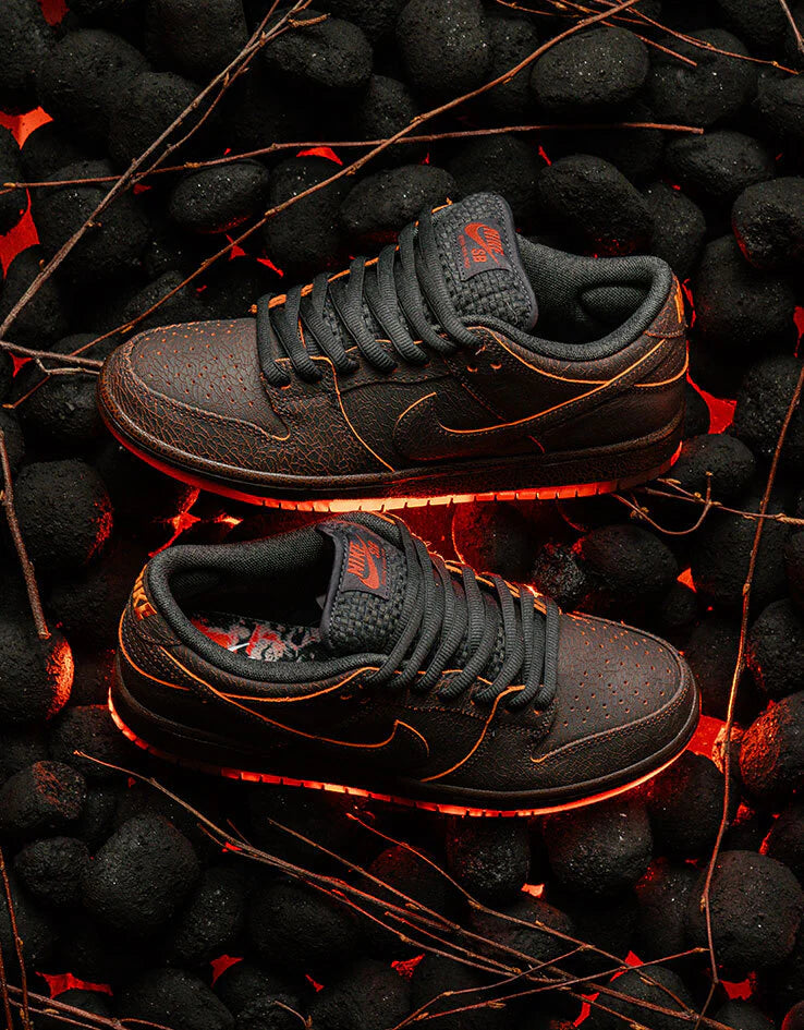 Nike SB - Dunk Low - Krampus - Dark Smoke Grey/Campfire Orange