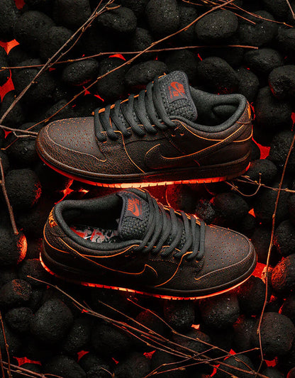 Nike SB - Dunk Low - Krampus - Dark Smoke Grey/Campfire Orange