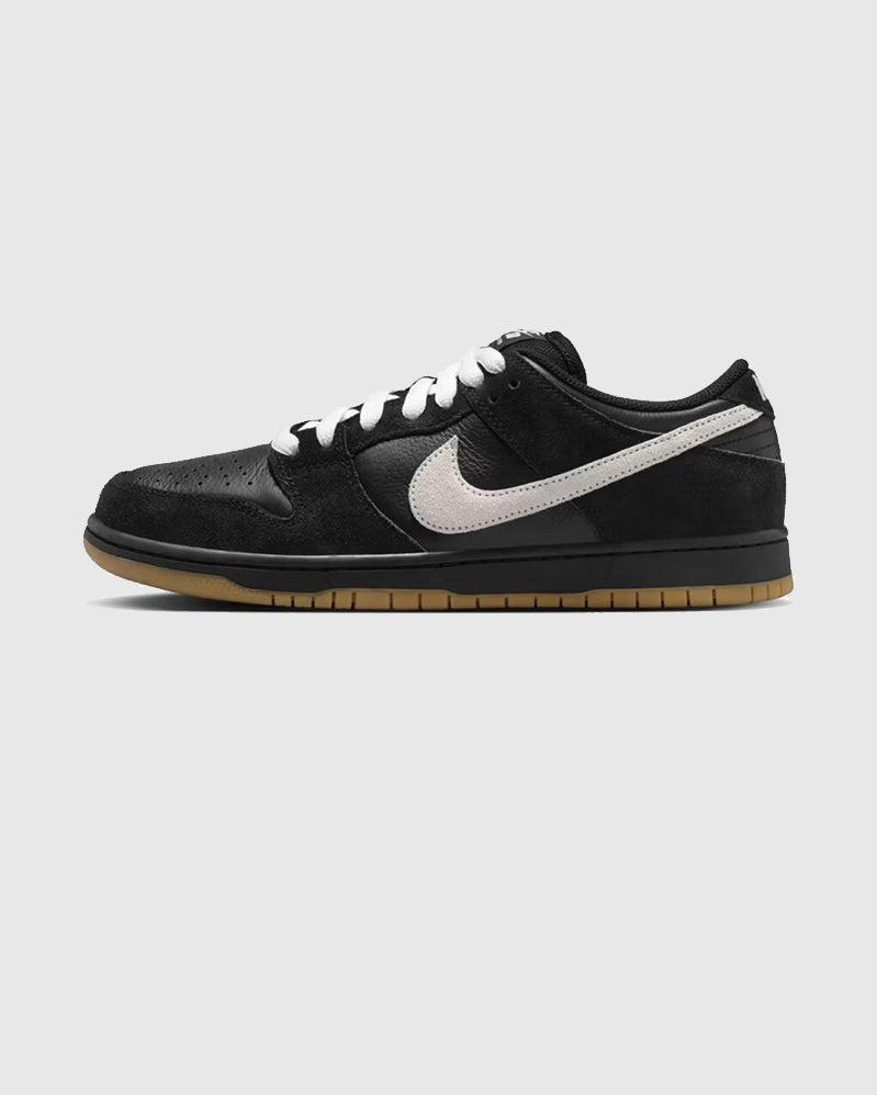 Nike SB Dunk Low - Black / White