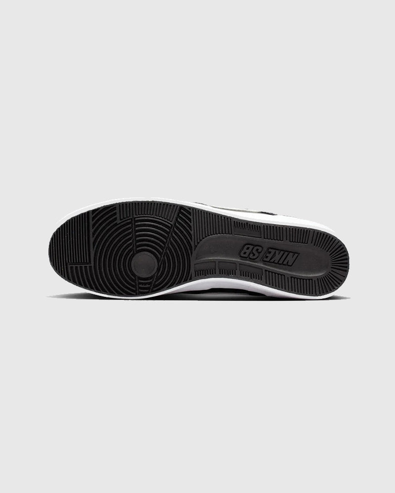 Nike SB Shoes - Delta Force Vulc - Black / White