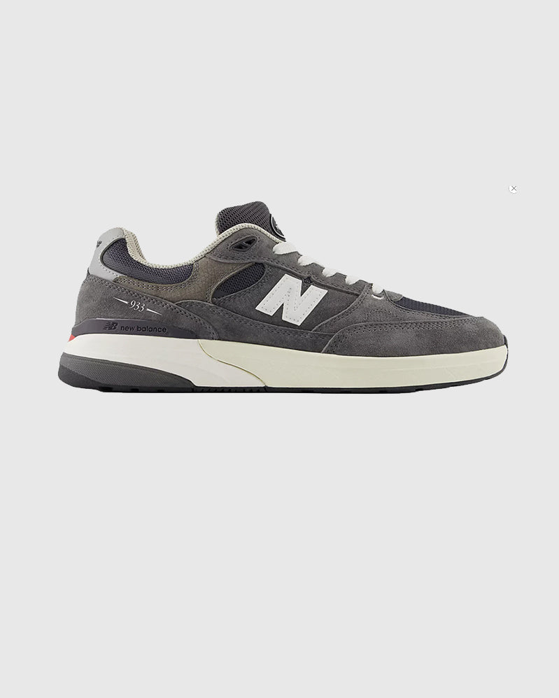 NB Numeric - 933 Reynolds - Grey