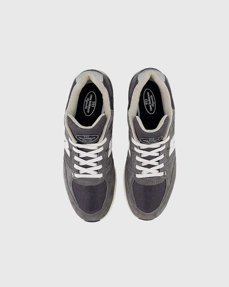 NB Numeric - 933 Reynolds - Grey
