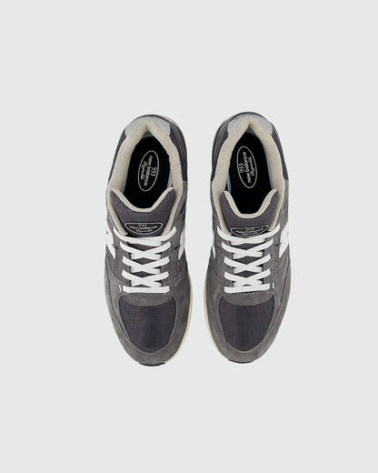NB Numeric - 933 Reynolds - Grey