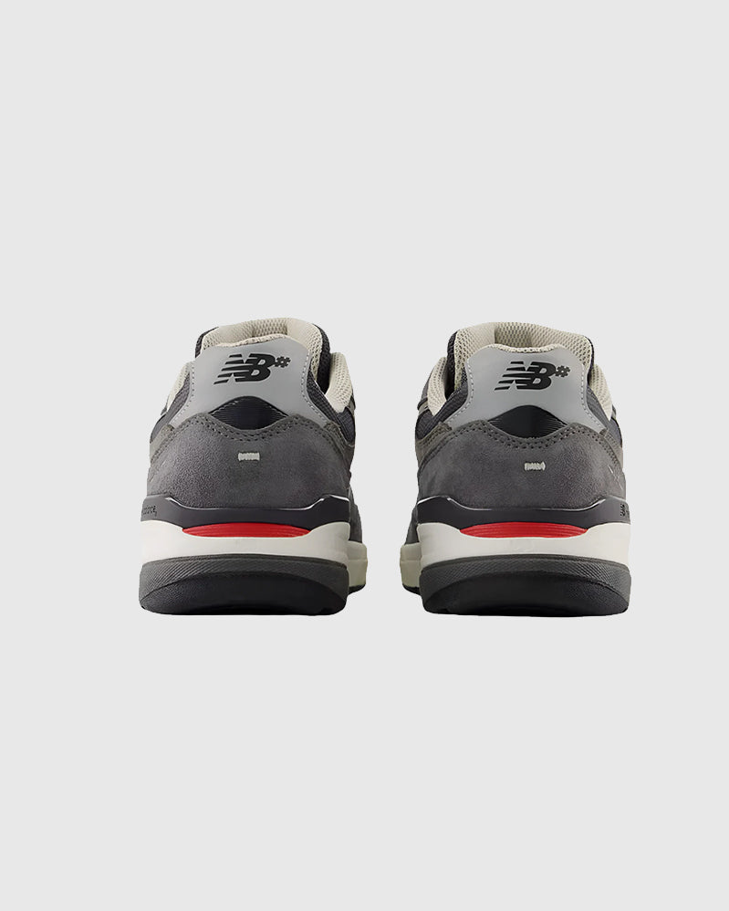 NB Numeric - 933 Reynolds - Grey