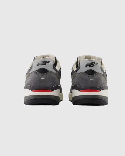 NB Numeric - 933 Reynolds - Grey