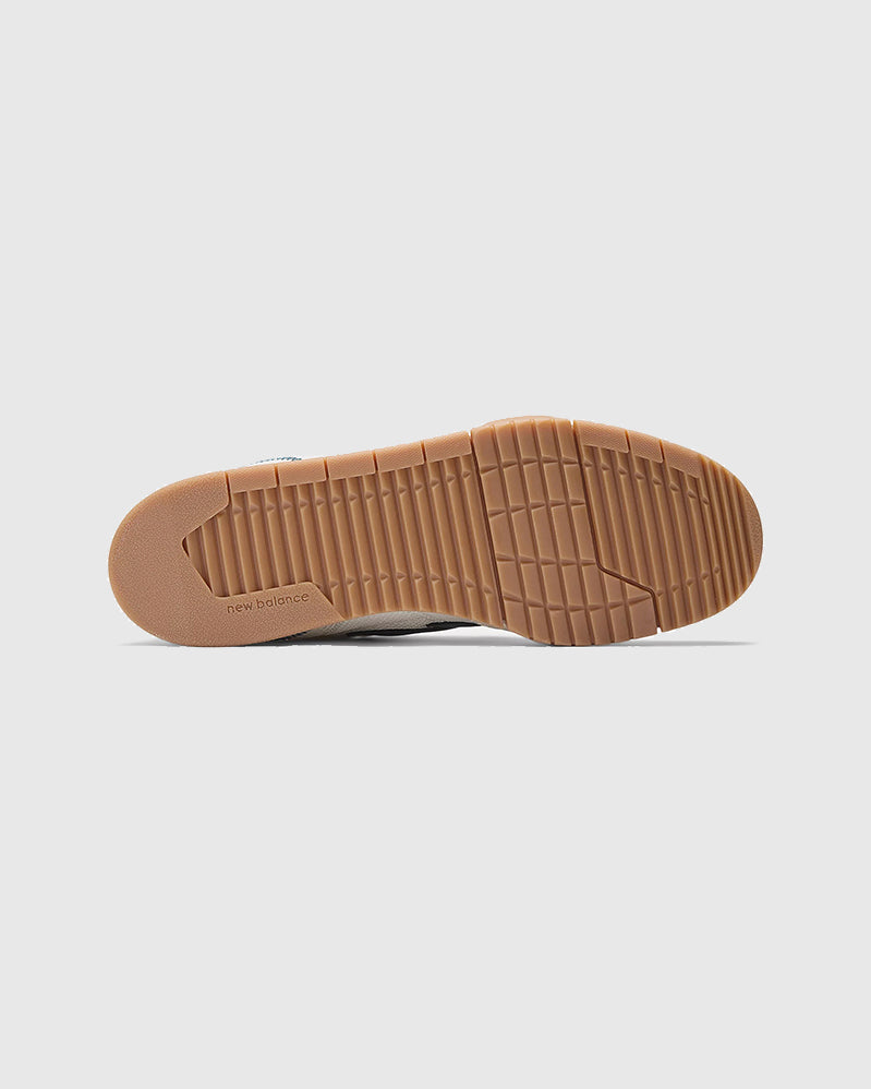 NB Numeric - 440 V2 Trail Low - Sea Salt / Deep Ocean