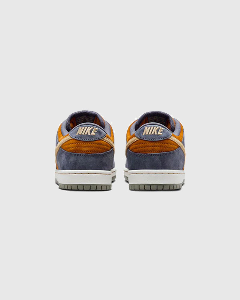 Dunk SB Low Carbon Sesame Monarch